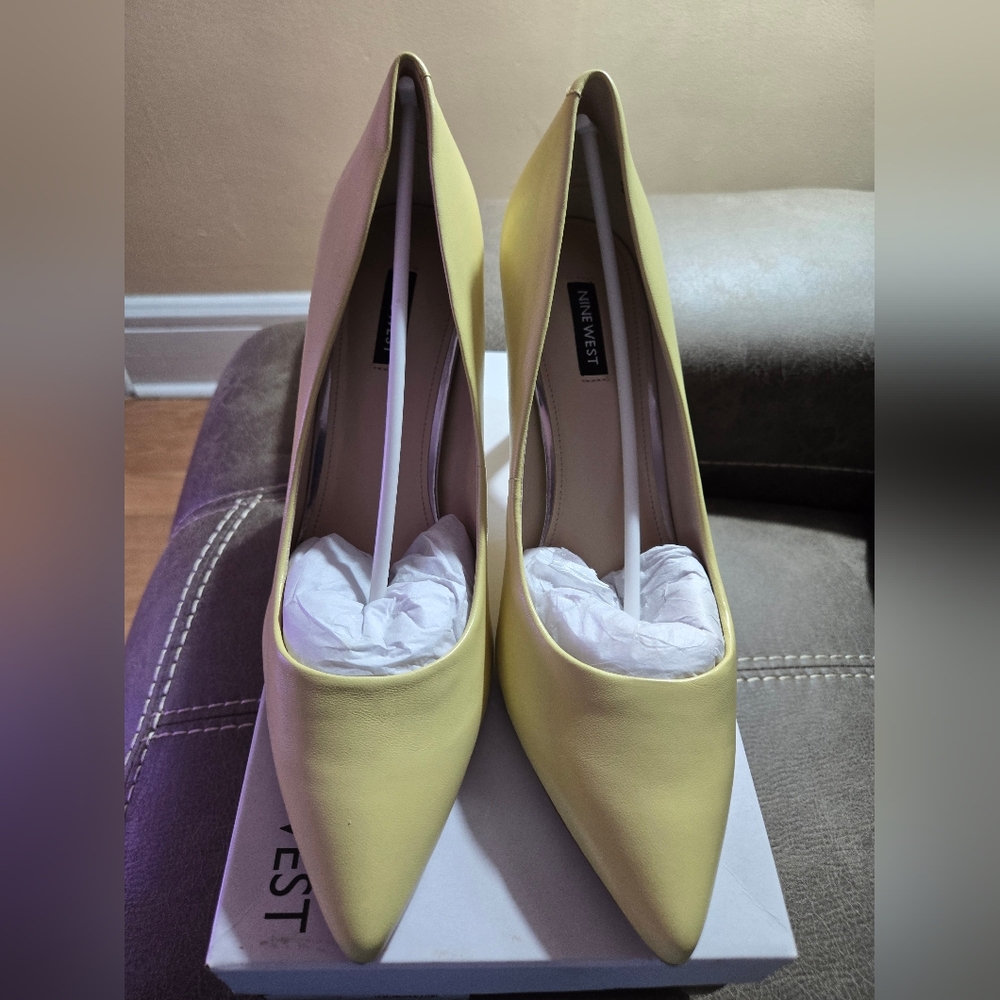 Nwb Nine West size 11 Yellow Heels